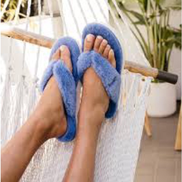 Koolaburra Shoes - Koolaburra By UGG
Women's Furr-Ee Sandals Size 9